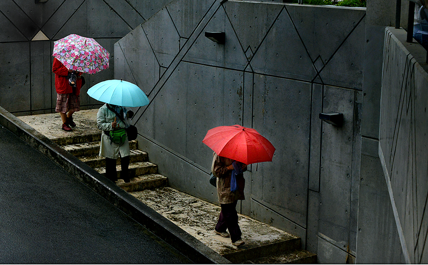 「雨かさ」　山内　昌昭