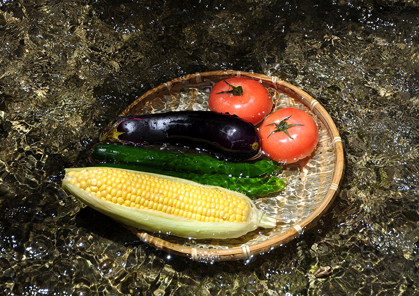 「湧水と夏野菜」