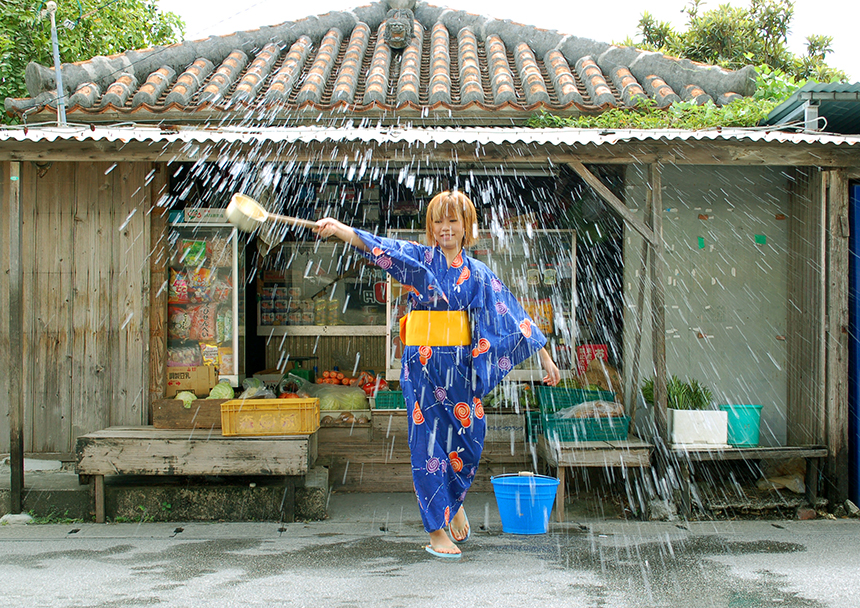 「打ち水日和」　銘苅　麻美