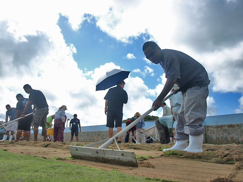 宮古島市で行なわれた、生物浄化法実習研修の様子