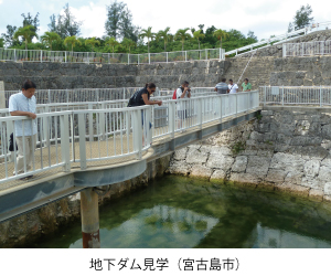 南大東島視察（地下水位測定）